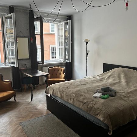 Private Apartament Wroniecka 6 - Parking ポズナン エクステリア 写真